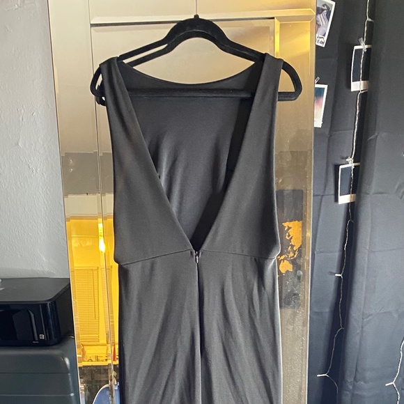 Black Gown - Picture 3 of 3